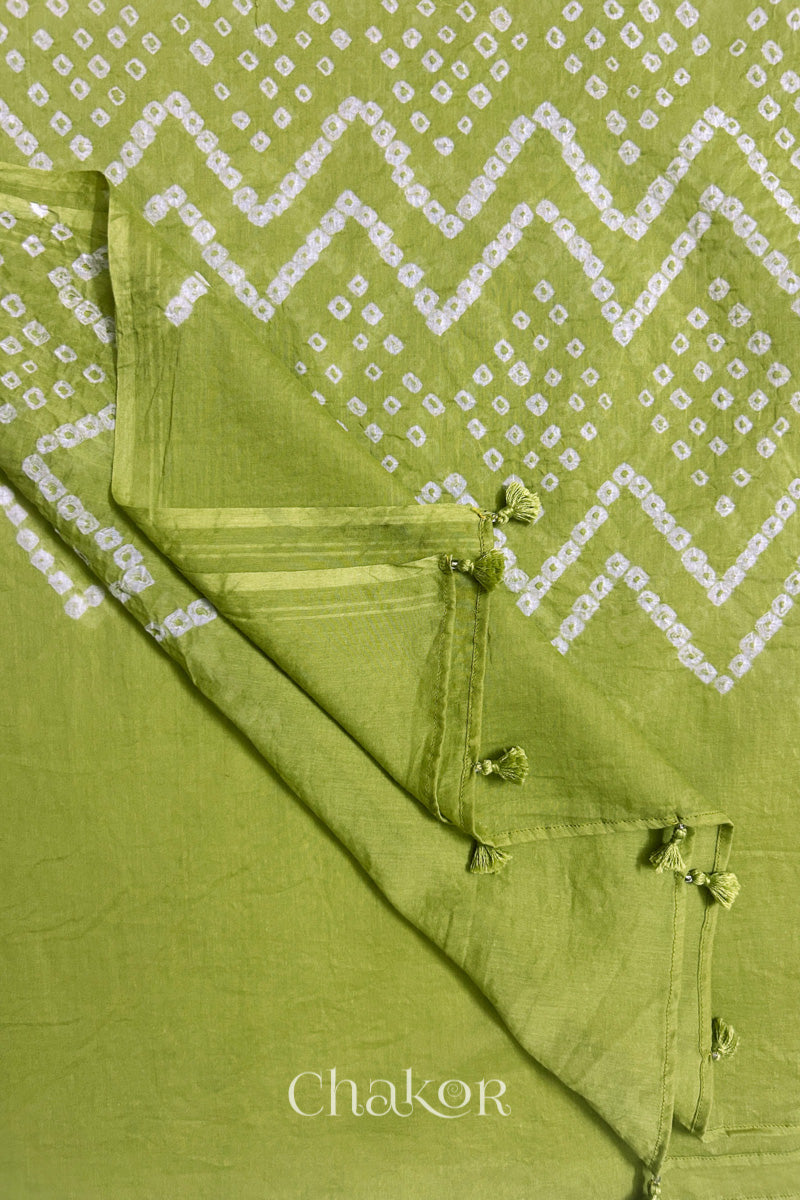 Handcrafted tassel finishing on Kutch Bandhani mulmul cotton dupatta.