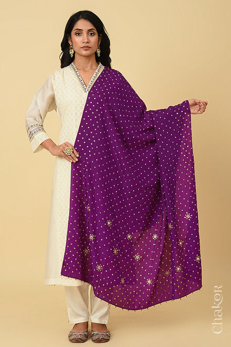 Full shot view of model wearing Wine Bandhani Mulberry Silk Dupatta with sequin and zari embroidery over an offwhite kurta.