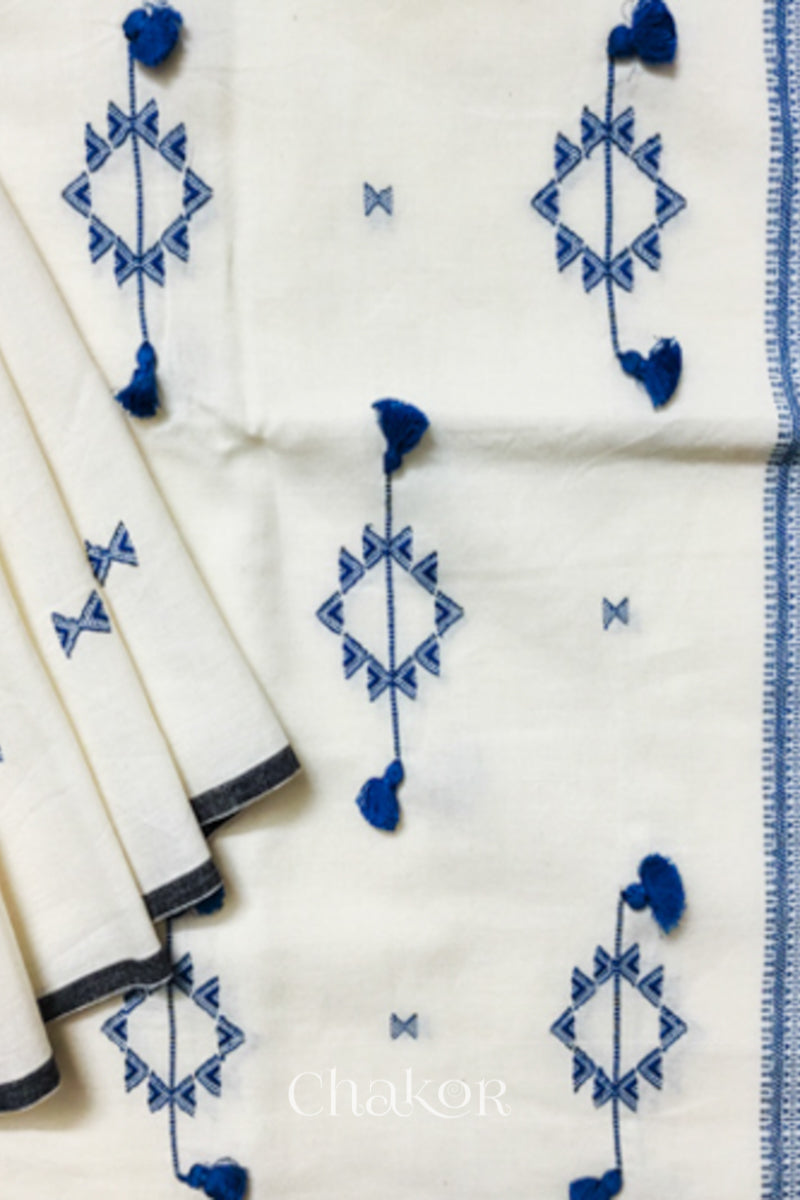 Handloom Off-white Blue Bhujodi Cotton Saree by Chakor.