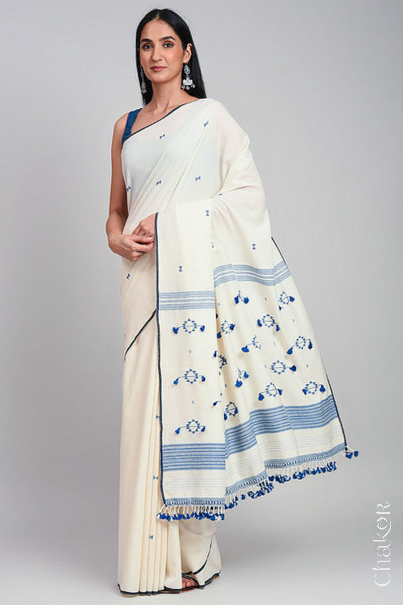 Handloom Off-white Blue Bhujodi Cotton Saree by Chakor.