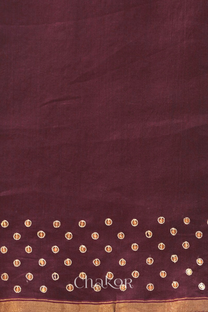 Detail of unstitched blouse piece and scattered sequin embroidery on peach maroon Chanderi silk cotton saree.
