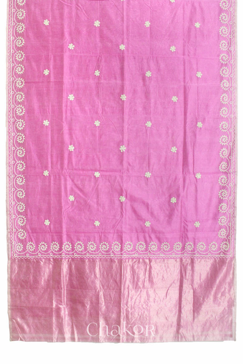 Flat view of pink Chanderi silk cotton saree showing tissue pallu and aari embroidery.
