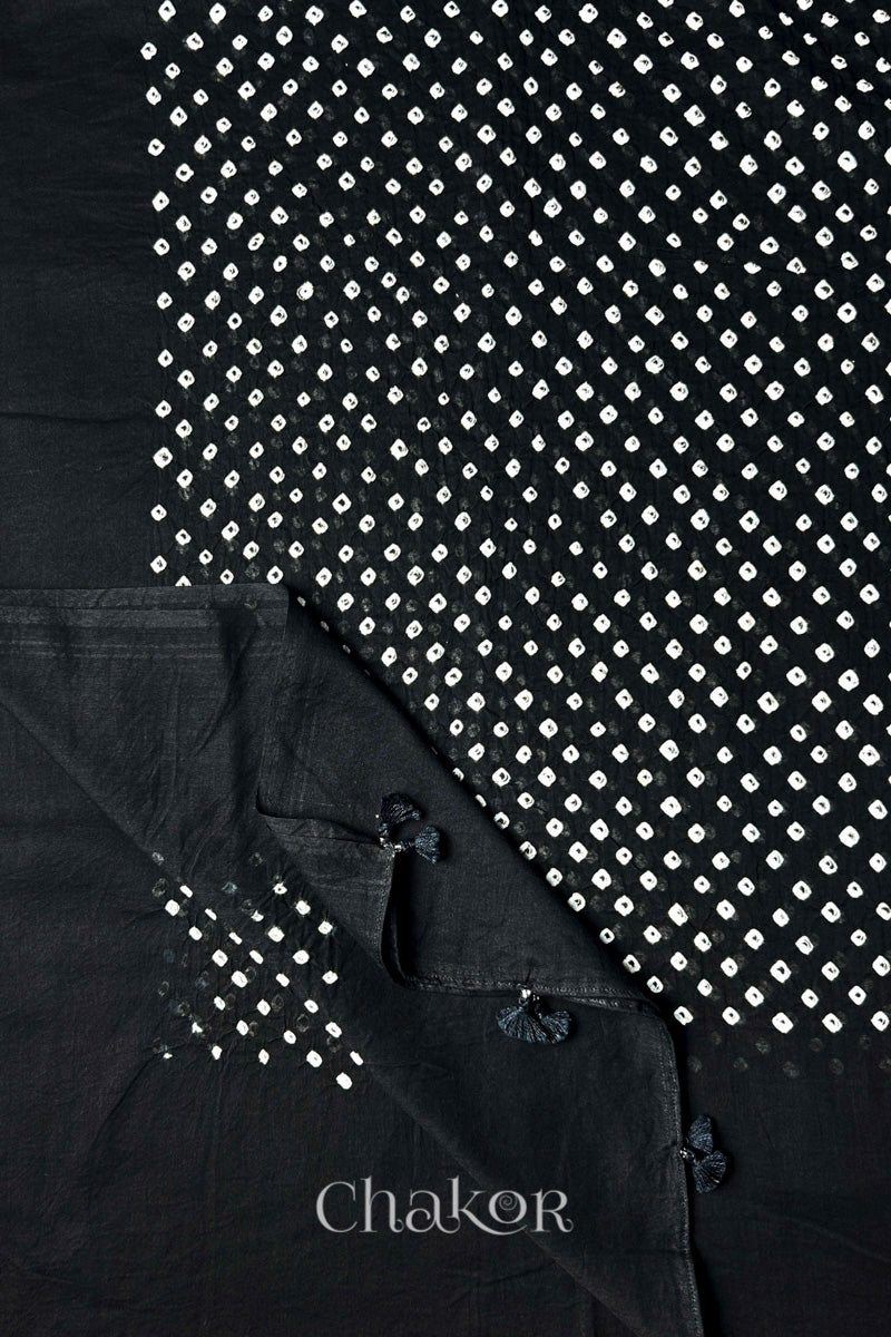 Corner detail of Black Bandhani mul cotton dupatta showing pallu tasseled edge and tie-dye motifs.