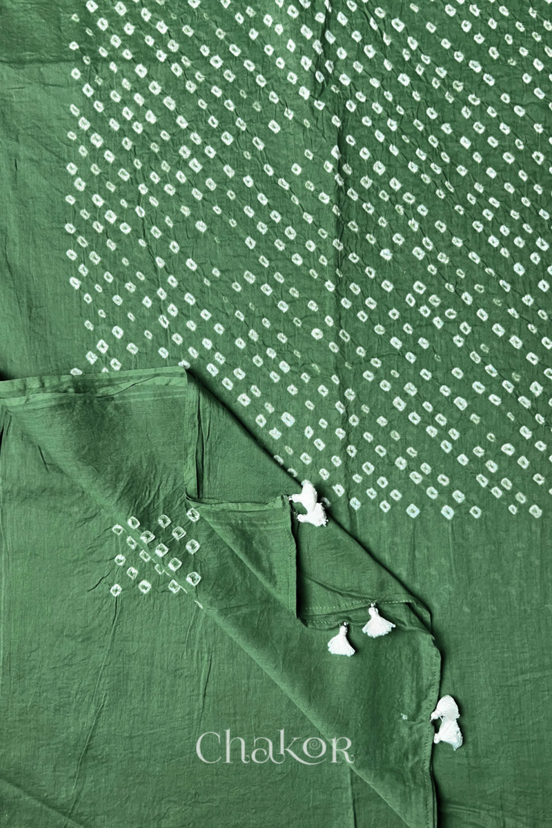 Corner detail of Moss green Bandhani mul cotton dupatta showing pallu tasseled edge and tie-dye motifs.