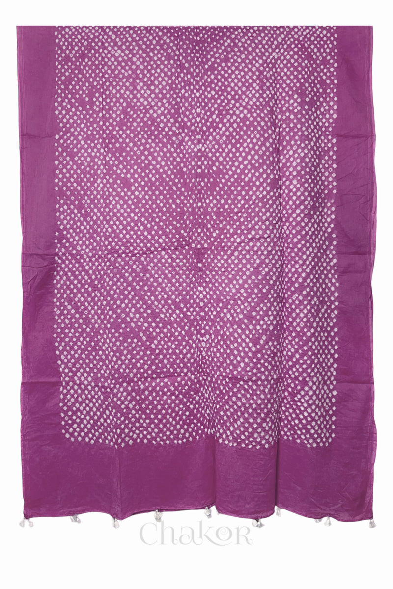 Full-length flat view of Violet purple Bandhani mul cotton dupatta with all-over tie-dye pattern and tassels.