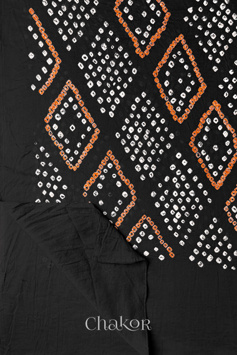 Black Bandhani dupatta border detail featuring Chorkat diamond motifs.
