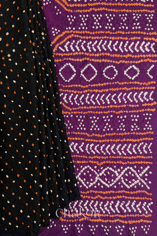 Pleats and pallu view of Black and Magenta Bandhani Mul Cotton Saree featuring multicoloured bandhej patterns.