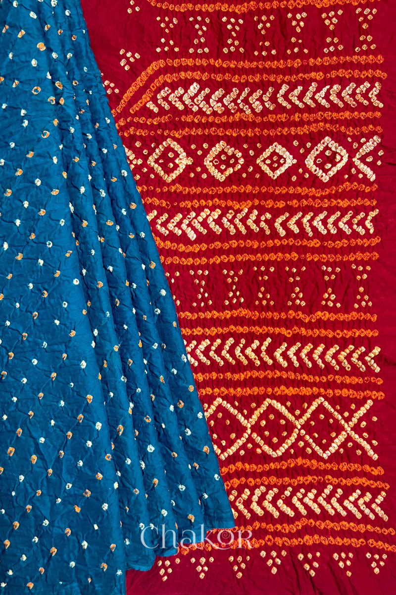 Pleats and pallu view of Indigo and Red Bandhani Mul Cotton Saree featuring multicoloured bandhani patterns.