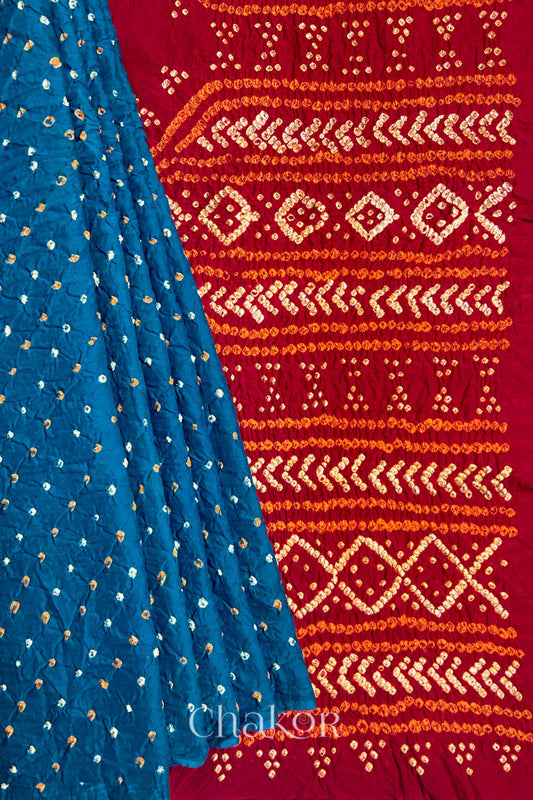 Pleats and pallu view of Indigo and Red Bandhani Mul Cotton Saree featuring multicoloured bandhani patterns.