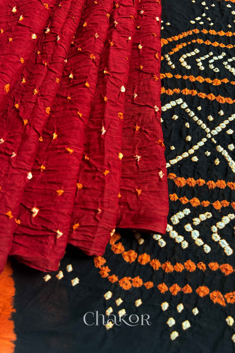 Red pleats and black pallu view of Red Black Bandhani Mul Cotton Saree featuring multicouloured bandhani patterns.