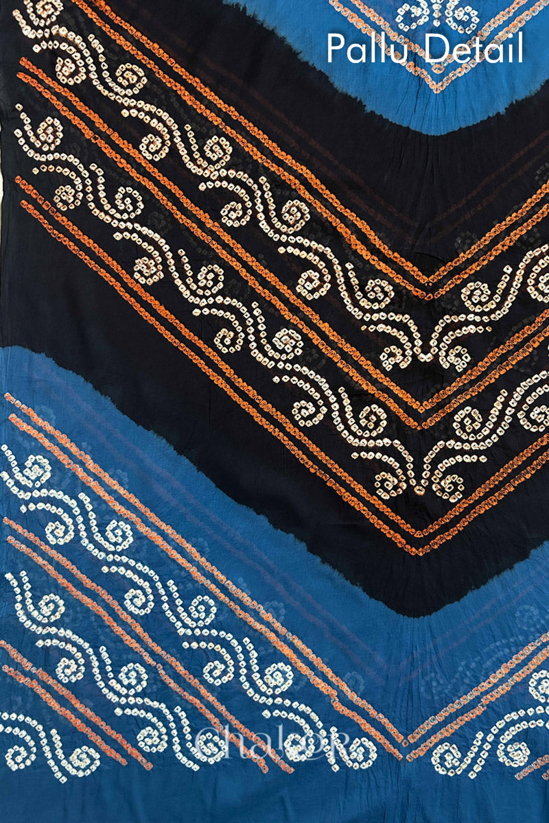 Pallu detail of Indigo and Black Bandhani Mul Cotton Saree featuring multicoloured bandhani patterns.
