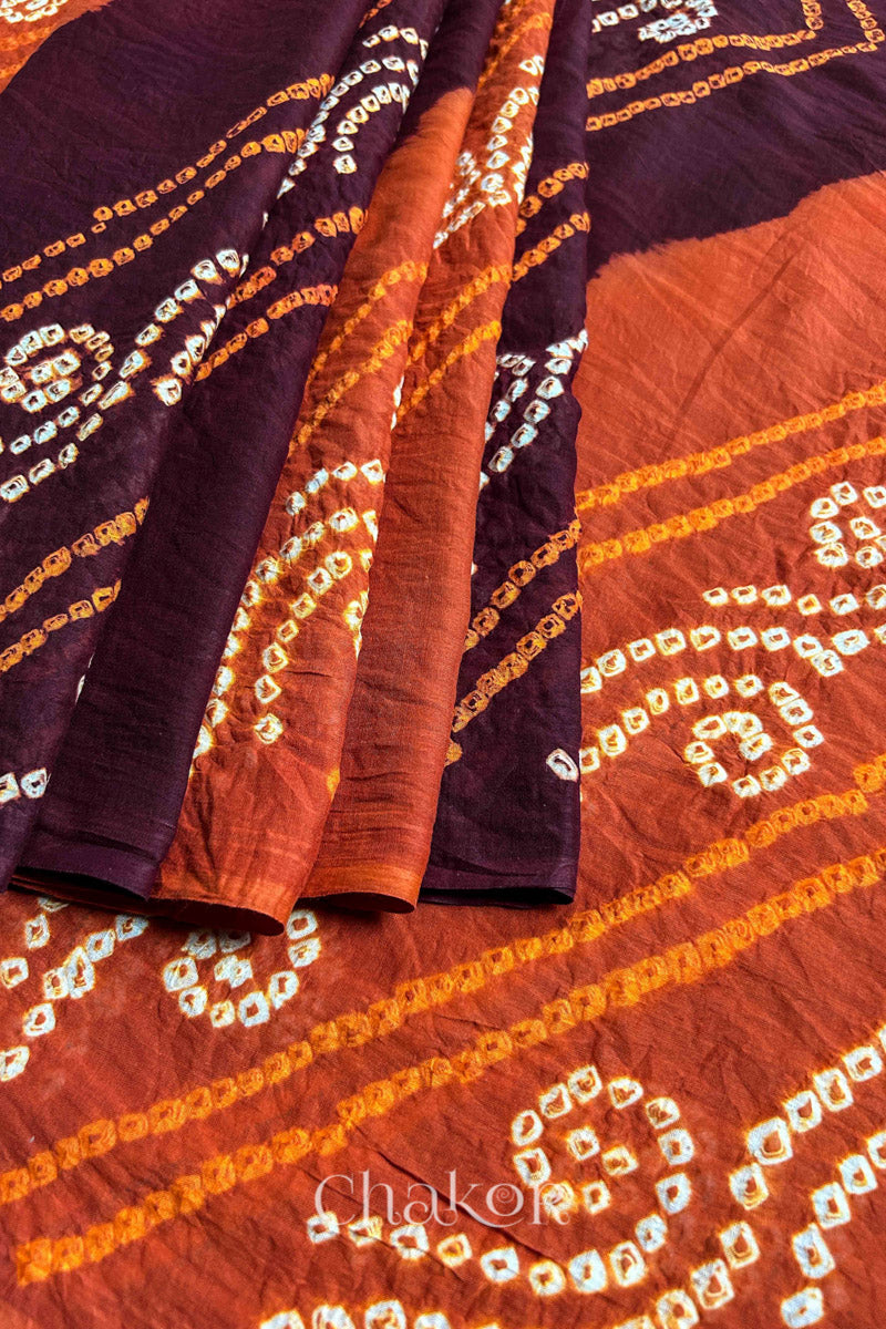 Pleat and pallu view of Maroon Rust Bandhani Mul Cotton Saree featuring multicoloured bandhani patterns.