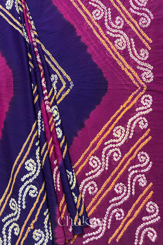 Pleat and pallu view of Purple Magenta Bandhani Mul Cotton Saree.