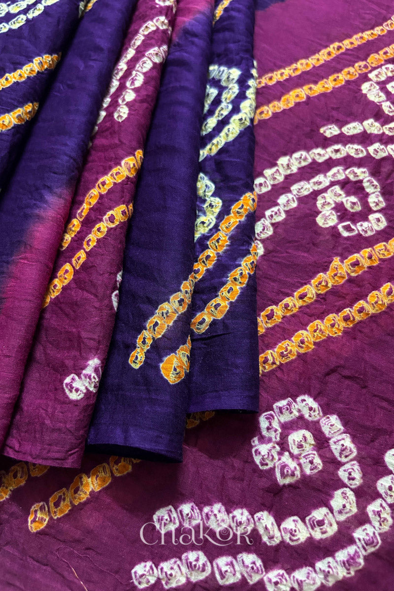 Close up of Pleat and pallu view of Purple Magenta Bandhani Mul Cotton Saree.